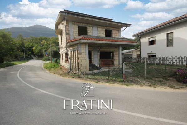 casa indipendente in vendita a Campli in zona Garrufo