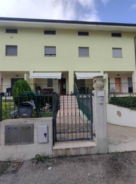 casa indipendente in vendita a Campli in zona Paterno