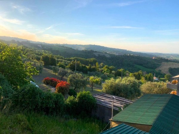 casa indipendente in vendita a Campli in zona Paterno