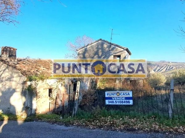casa indipendente in vendita a Campli in zona Piancarani