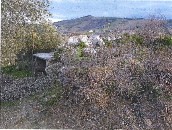 terreno edificabile in vendita a Campli