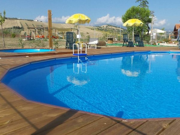 casa indipendente in vendita a Campli