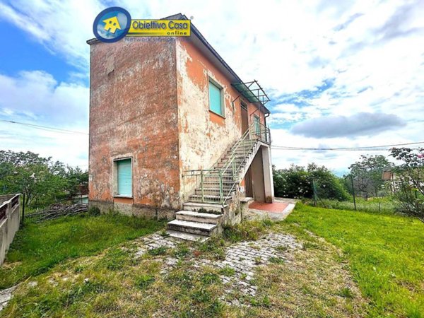 casa indipendente in vendita a Campli in zona Guazzano