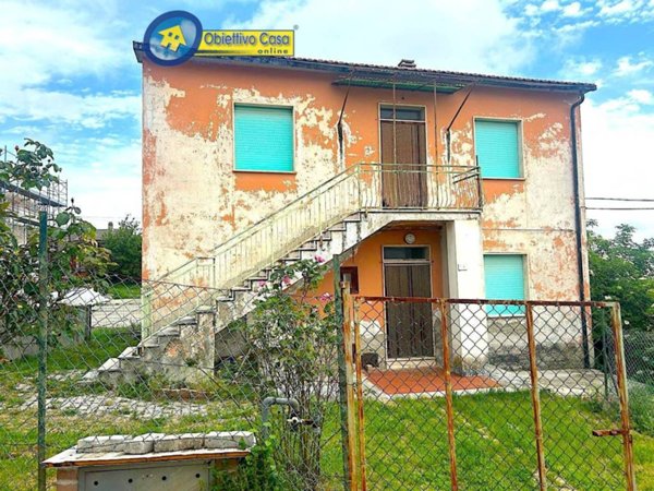 casa indipendente in vendita a Campli in zona Guazzano