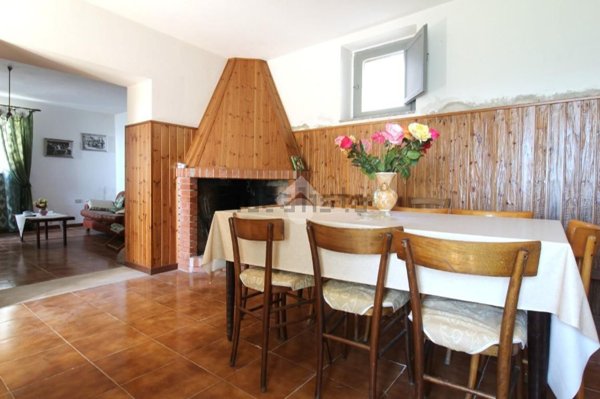 casa indipendente in vendita a Campli in zona Fichieri