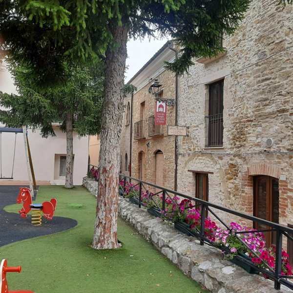 casa indipendente in vendita a Campli