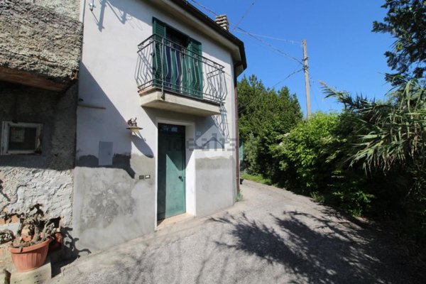 casa indipendente in vendita a Campli in zona Villa Camera