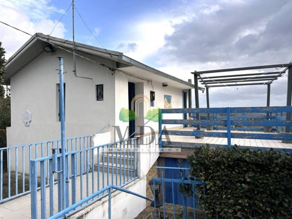 casa indipendente in vendita a Campli in zona Floriano