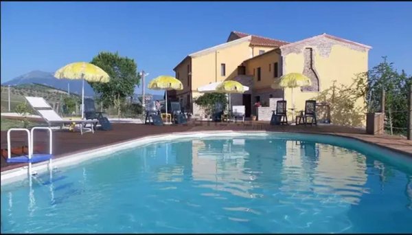 casa indipendente in vendita a Campli