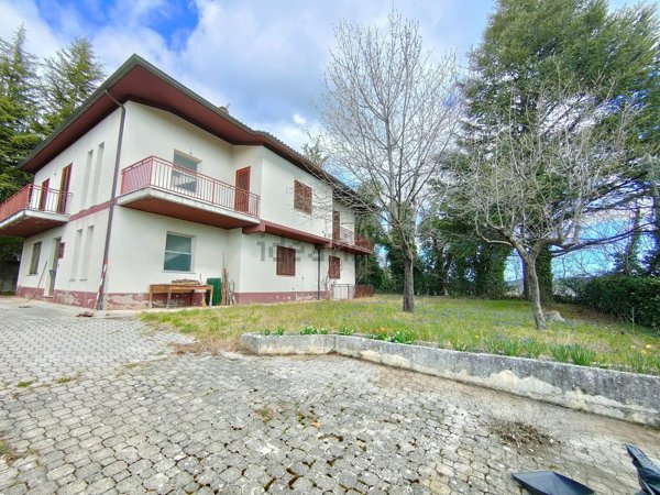 casa indipendente in vendita a Campli in zona Garrufo