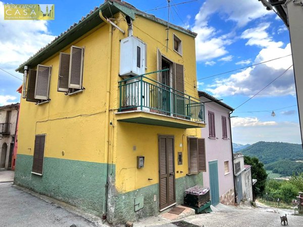 intera palazzina in vendita a Campli in zona Battaglia