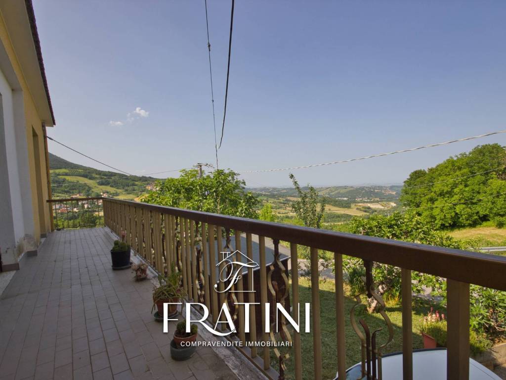 casa indipendente in vendita a Campli in zona Roiano
