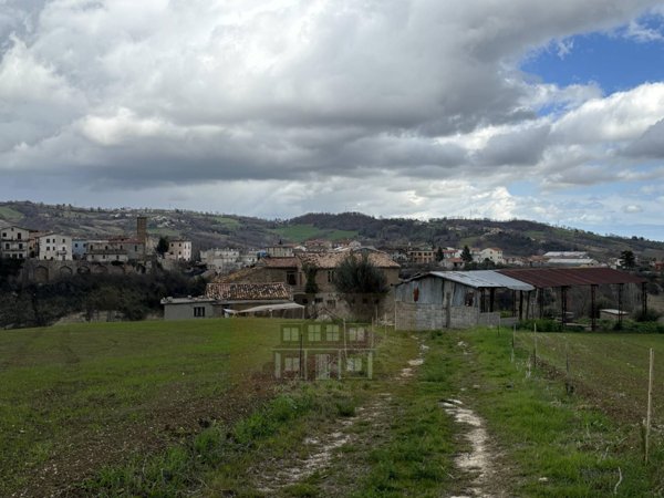 casa indipendente in vendita a Campli