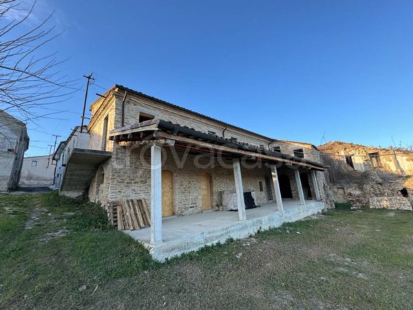 casa indipendente in vendita a Campli in zona Molviano