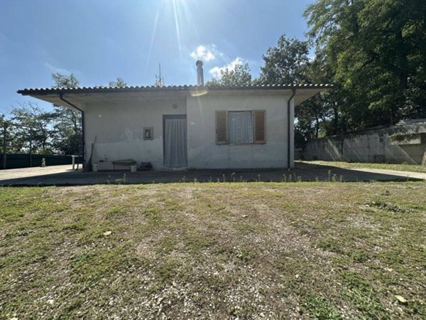 casa indipendente in vendita a Campli in zona Campiglio
