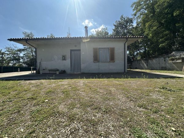 casa indipendente in vendita a Campli in zona Campiglio