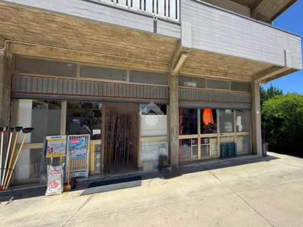 negozio in vendita a Campli