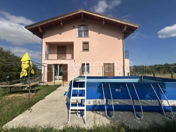 casa indipendente in vendita a Campli in zona Traversa