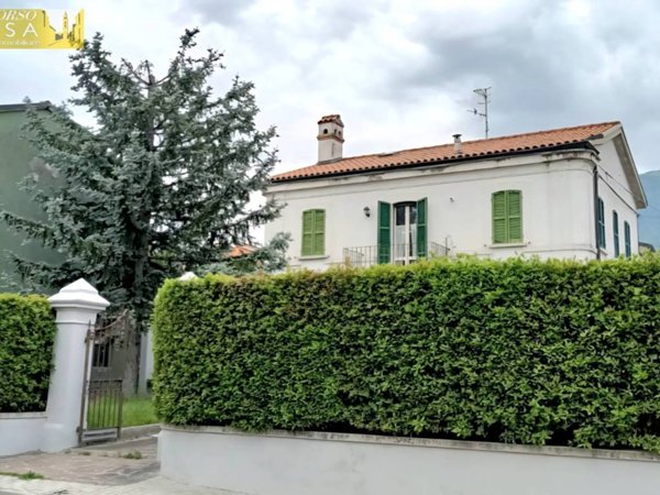 casa indipendente in vendita a Campli in zona Campovalano
