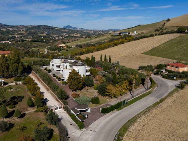 villa in vendita a Campli in zona Villa Camera