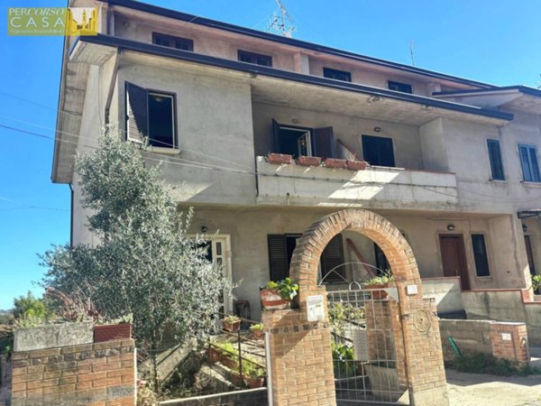 casa indipendente in vendita a Campli in zona Campovalano