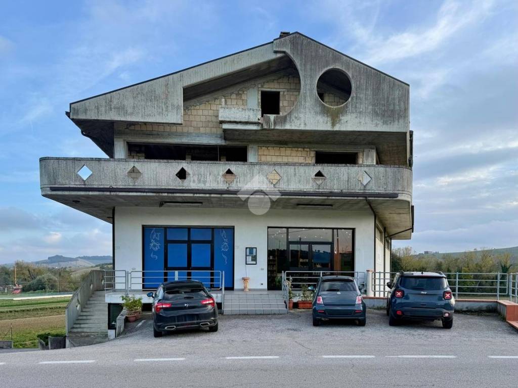 negozio in vendita a Campli