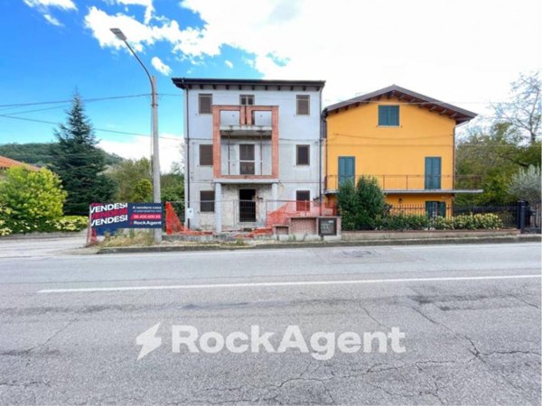 casa indipendente in vendita a Campli