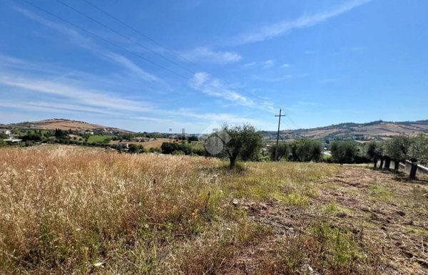 locale commerciale in vendita a Campli