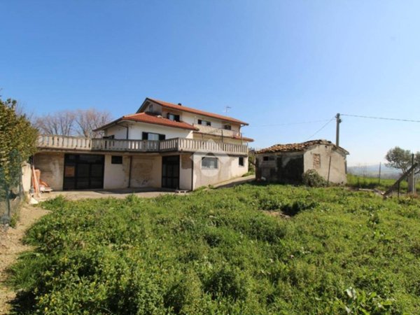 casa indipendente in vendita a Campli in zona Floriano