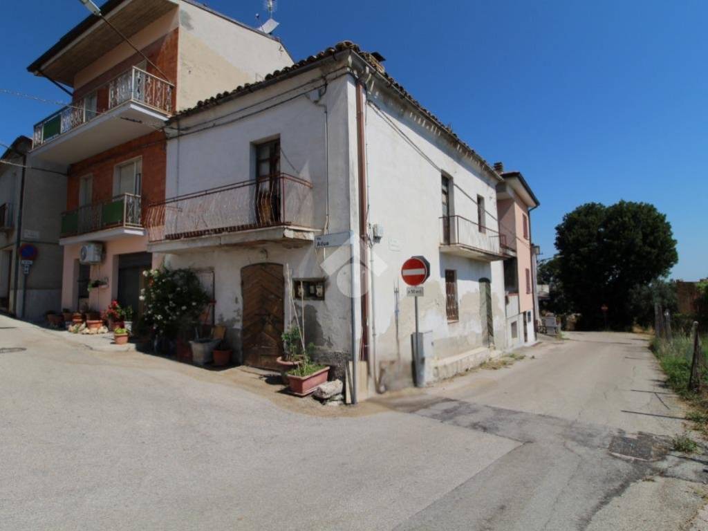 appartamento in vendita a Campli in zona Piancarani