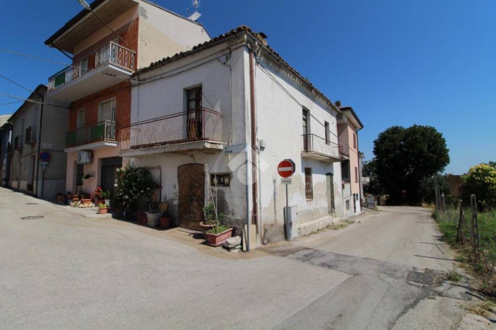 appartamento in vendita a Campli in zona Piancarani