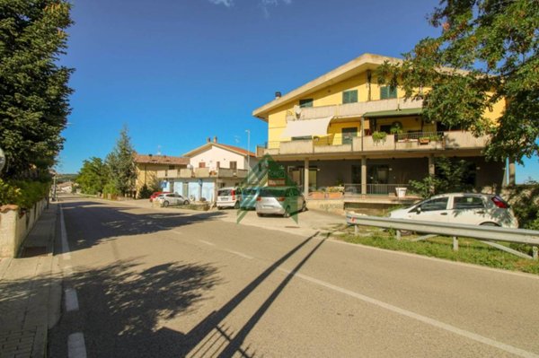 negozio in vendita a Campli in zona Campovalano