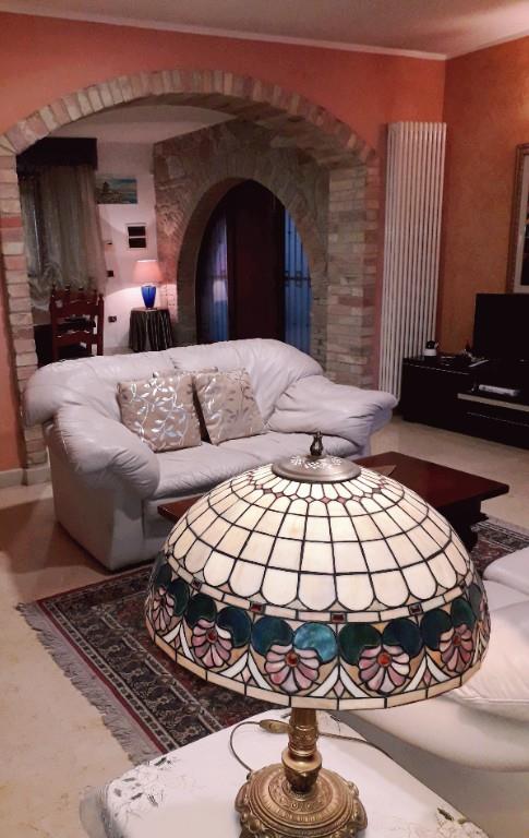 casa indipendente in vendita a Campli in zona Cesenà