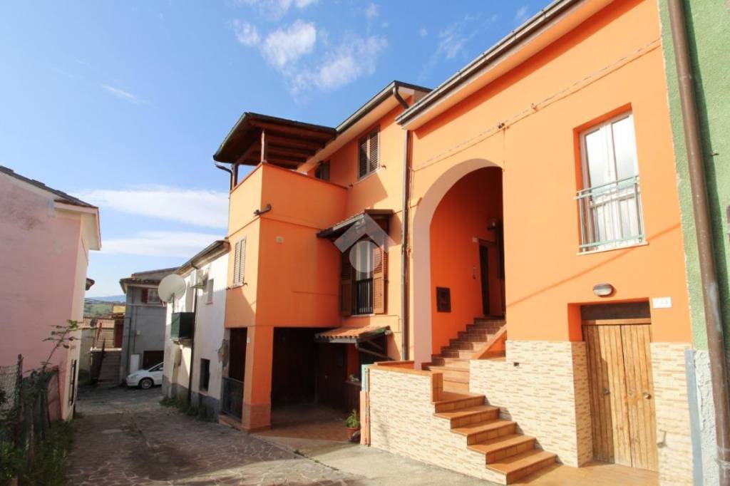 casa indipendente in vendita a Campli in zona Villa Camera