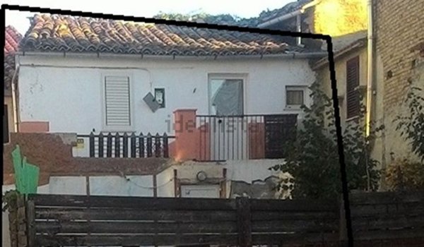 casa indipendente in vendita a Campli