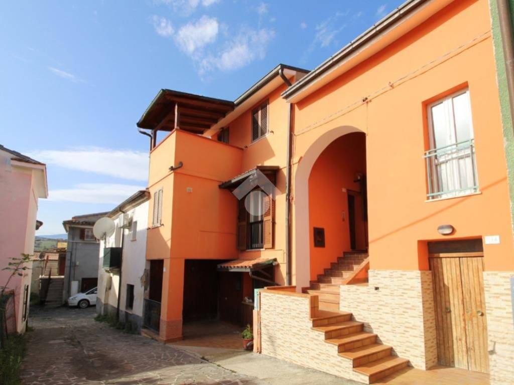 casa indipendente in vendita a Campli in zona Villa Camera