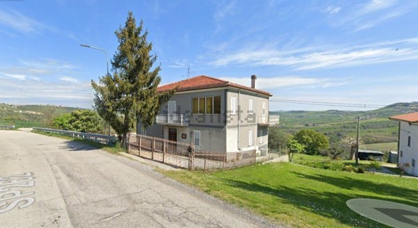 casa indipendente in vendita a Campli