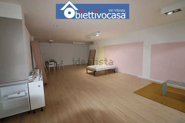 locale commerciale in vendita a Campli