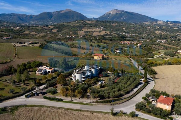 casa indipendente in vendita a Campli in zona Villa Camera