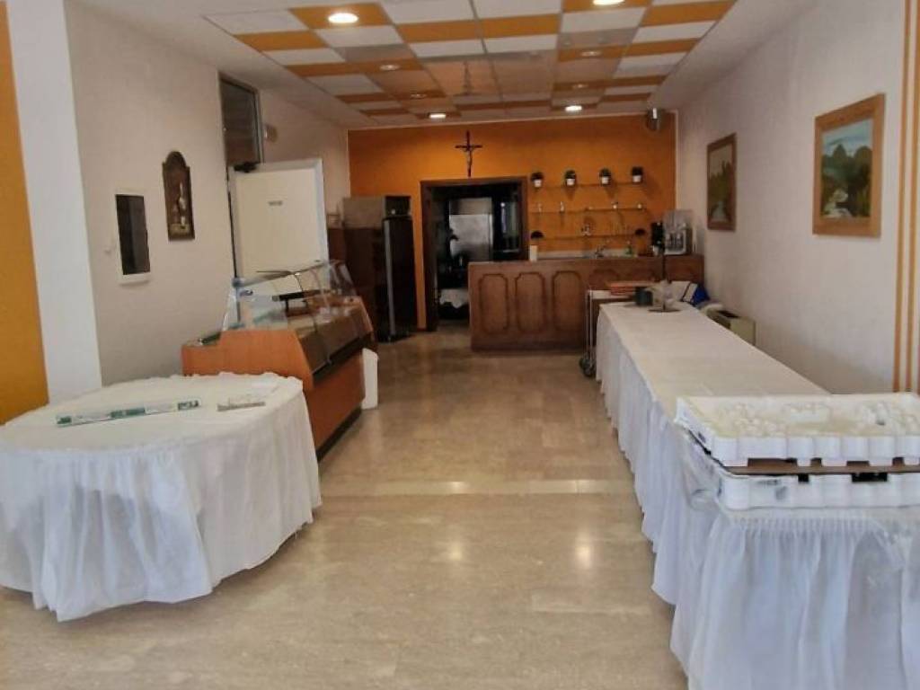 negozio in vendita a Campli in zona Sant'Onofrio