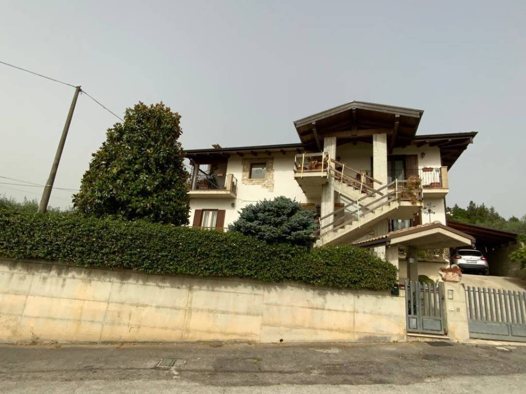 casa indipendente in vendita a Campli in zona Friscoli