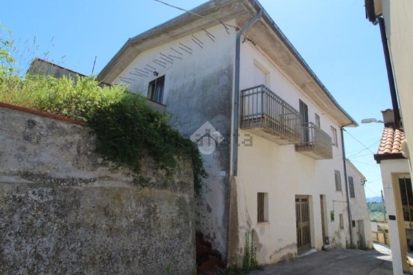 casa semindipendente in vendita a Campli in zona Morge