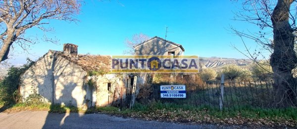 terreno in vendita a Campli in zona Piancarani