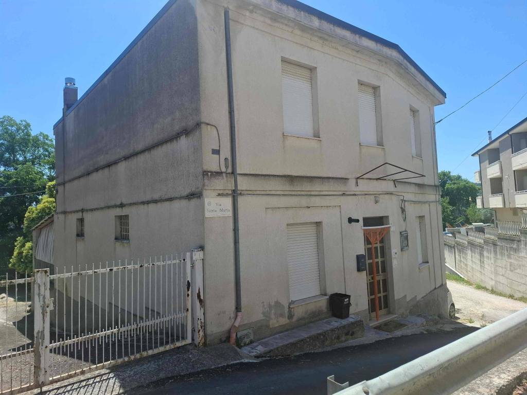 casa indipendente in vendita a Campli in zona Cesenà
