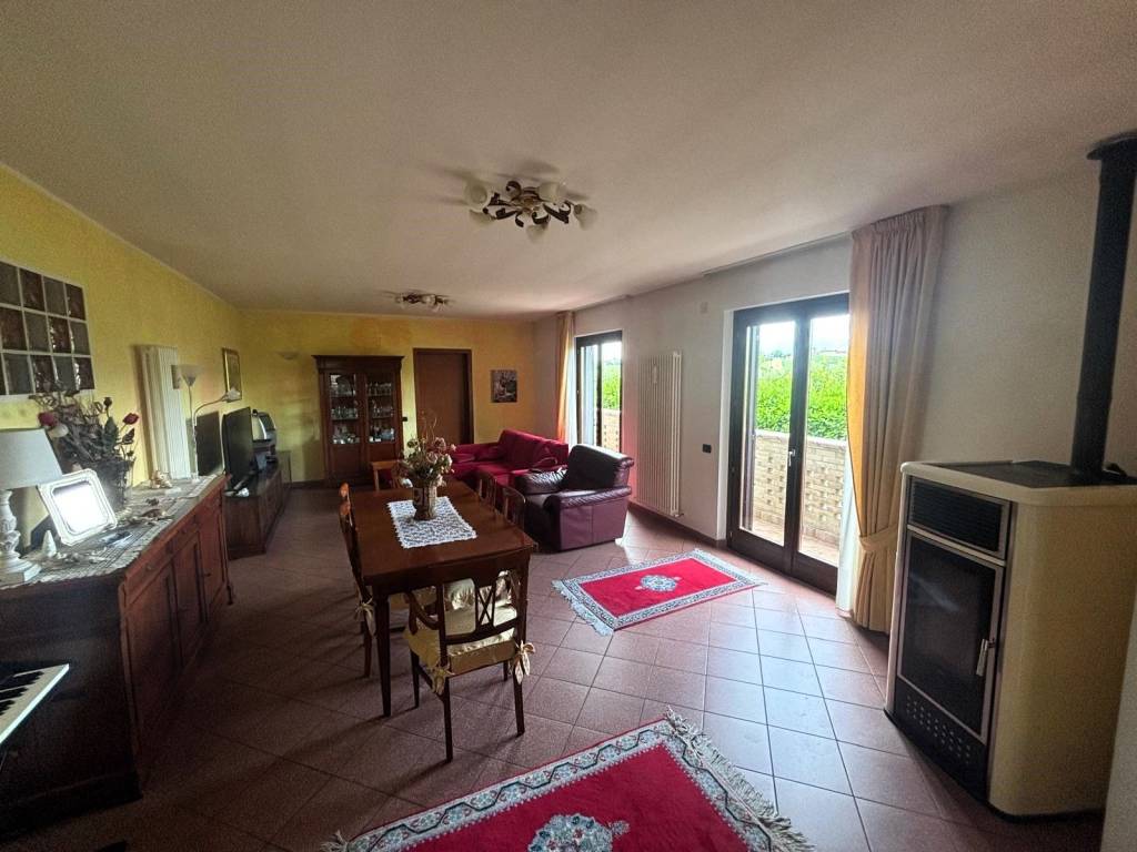 casa indipendente in vendita a Campli