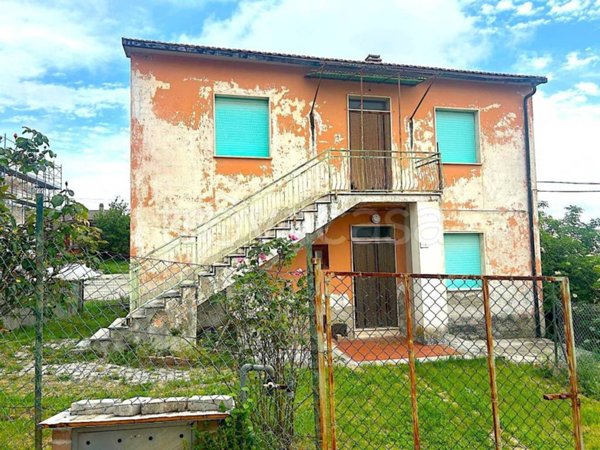 casa indipendente in vendita a Campli in zona Guazzano