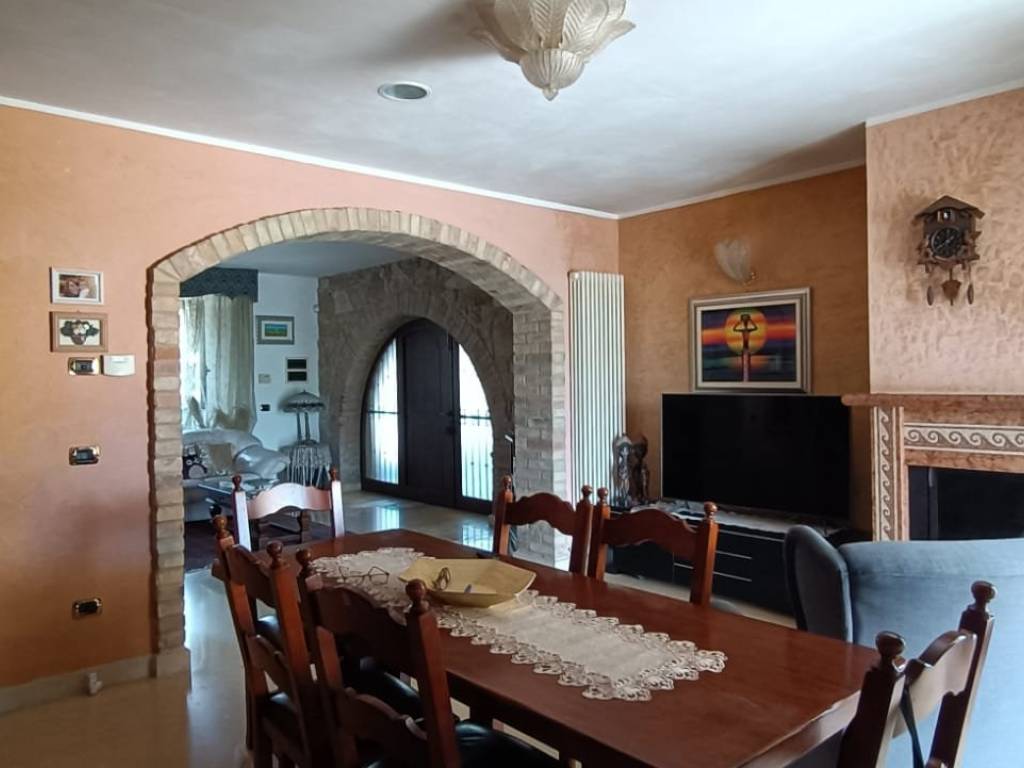 casa indipendente in vendita a Campli in zona Cesenà