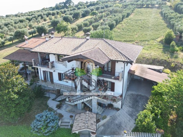 casa indipendente in vendita a Campli in zona Floriano