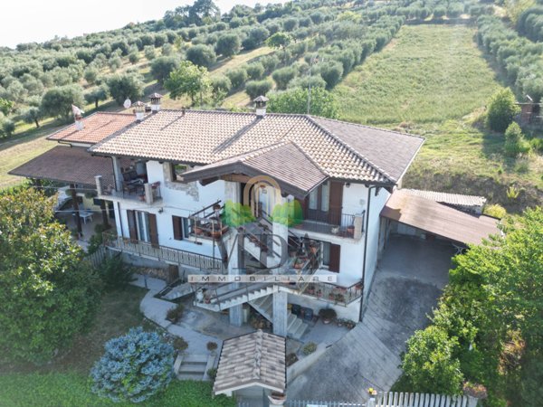 casa indipendente in vendita a Campli in zona Floriano