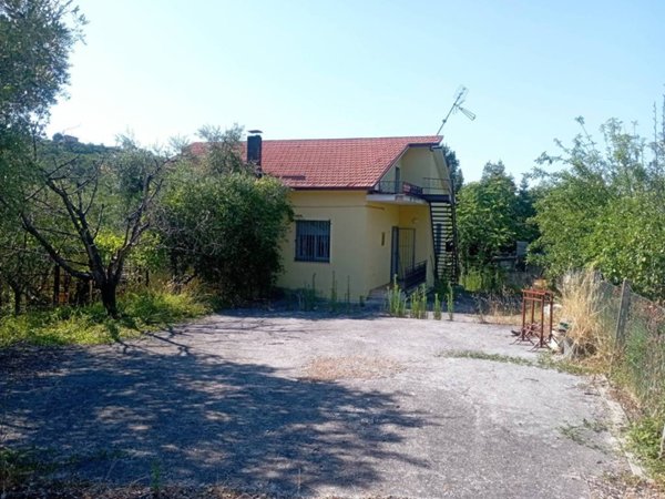 casa indipendente in vendita a Campli in zona Cesenà